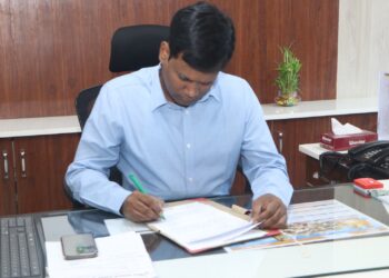 नवपदस्थ कलेक्टर श्री एस.जयवर्धन ने किया पदभार ग्रहण