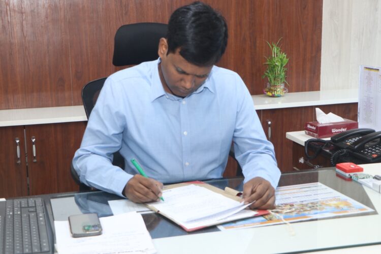 नवपदस्थ कलेक्टर श्री एस.जयवर्धन ने किया पदभार ग्रहण