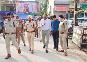 अपर कलेक्टर श्री सुनील नायक, अति.पु.अधी.श्री अमोलक सिंह ढिल्लों के नेतृत्व में पुलिस टीम ने किया फ्लैग मार्च