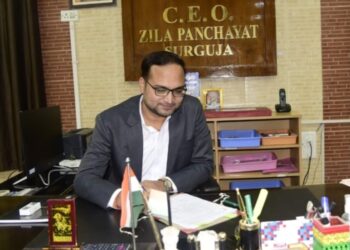 जिला पंचायत सीईओ विनय अग्रवाल ने ली प्रधानमंत्री आवास योजना (ग्रामीण) की समीक्षा बैठक