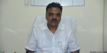 डॉ. दिनेश कुमार झा ने संभाला जिला शिक्षा अधिकारी का कार्यभार